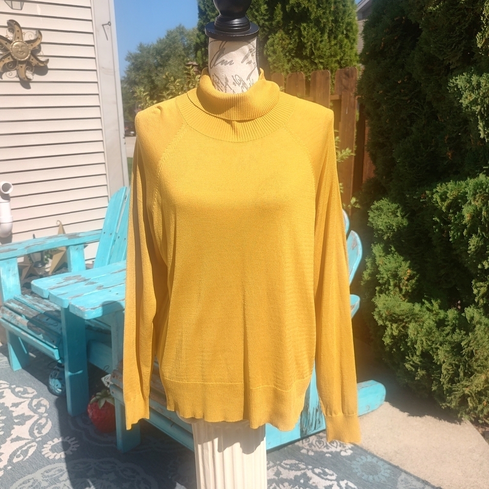 💥3/$20 H&M Large Mustard Yellow Turtleneck Sweater